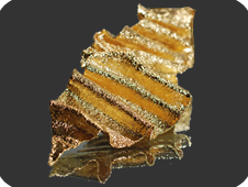scultura gioiello in bronzo placcato oro